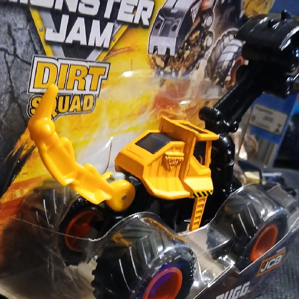 Monster Jam Dirt Squad Dugg Vehicle - Black and Orange